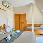 Szt. Florian Vendeghaz 3*
