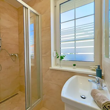 Szt. Florian Vendeghaz 3*